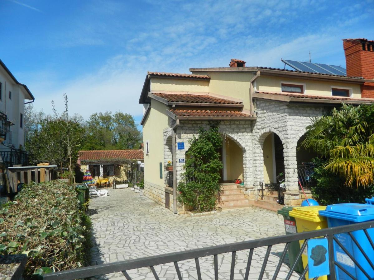 Apartments Vila Vanda Porec Exterior photo