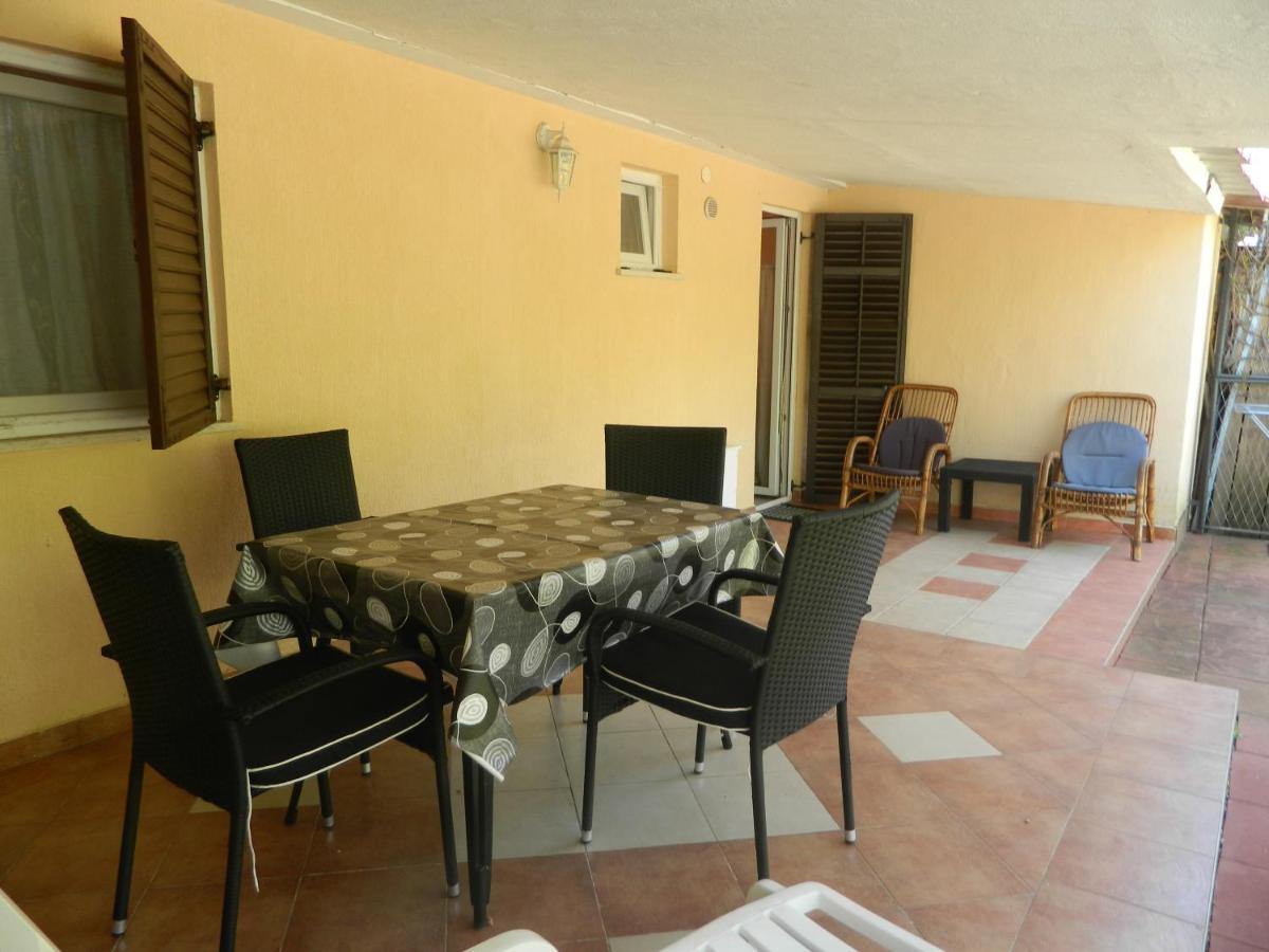 Apartments Vila Vanda Porec Exterior photo
