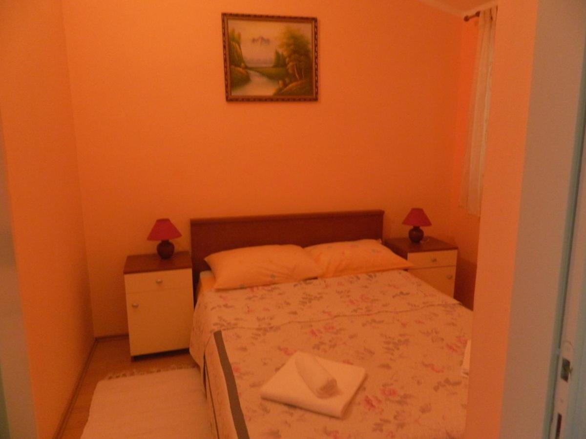 Apartments Vila Vanda Porec Exterior photo