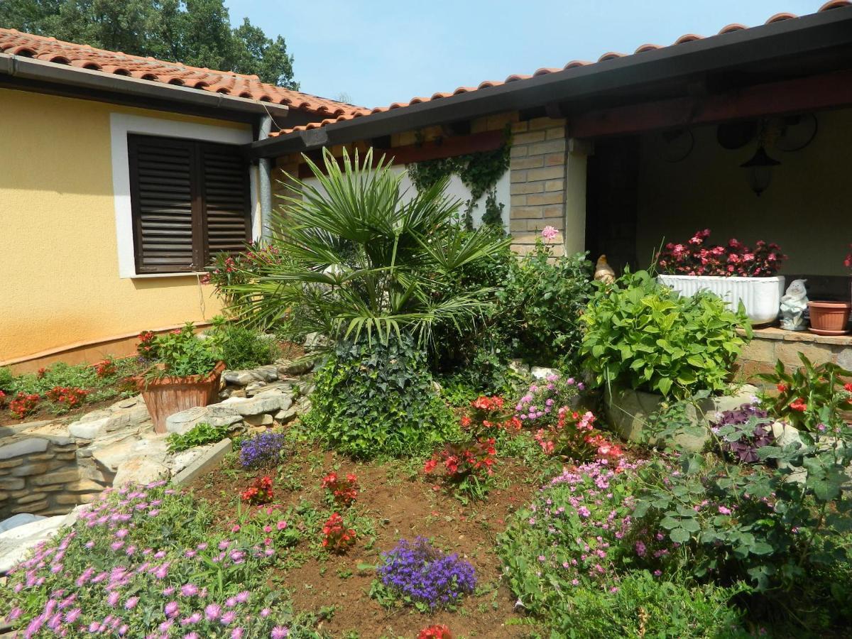 Apartments Vila Vanda Porec Exterior photo