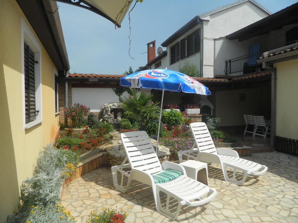 Apartments Vila Vanda Porec Exterior photo