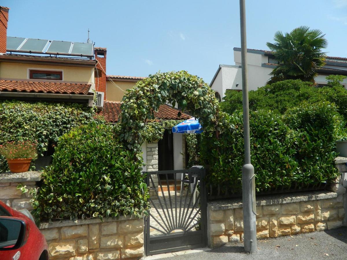 Apartments Vila Vanda Porec Exterior photo